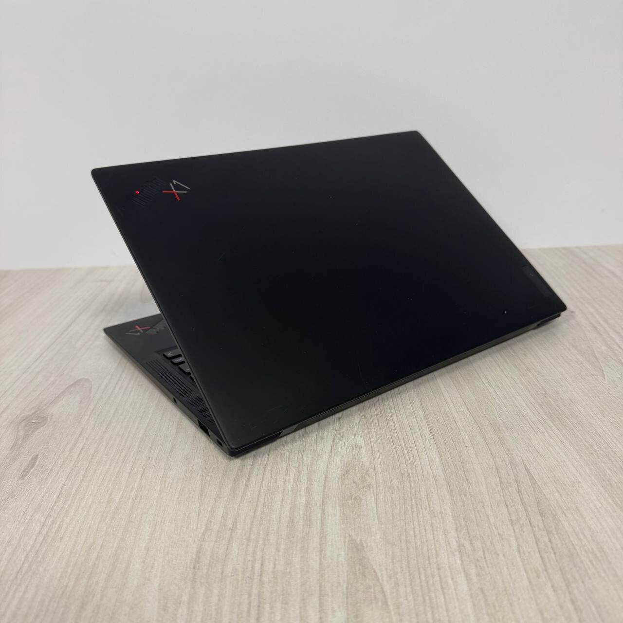 Ультрабук Б-клас Lenovo ThinkPad X1 Carbon Gen 9 / 14" (1920x1200) IPS / Intel Core i7-1165G7 (4 (8) ядра по 2.8 - 4.7 GHz) / 16 GB DDR4 / 512 GB SSD NVMe / Intel Iris Xe Graphics / WebCam - Зображення 6