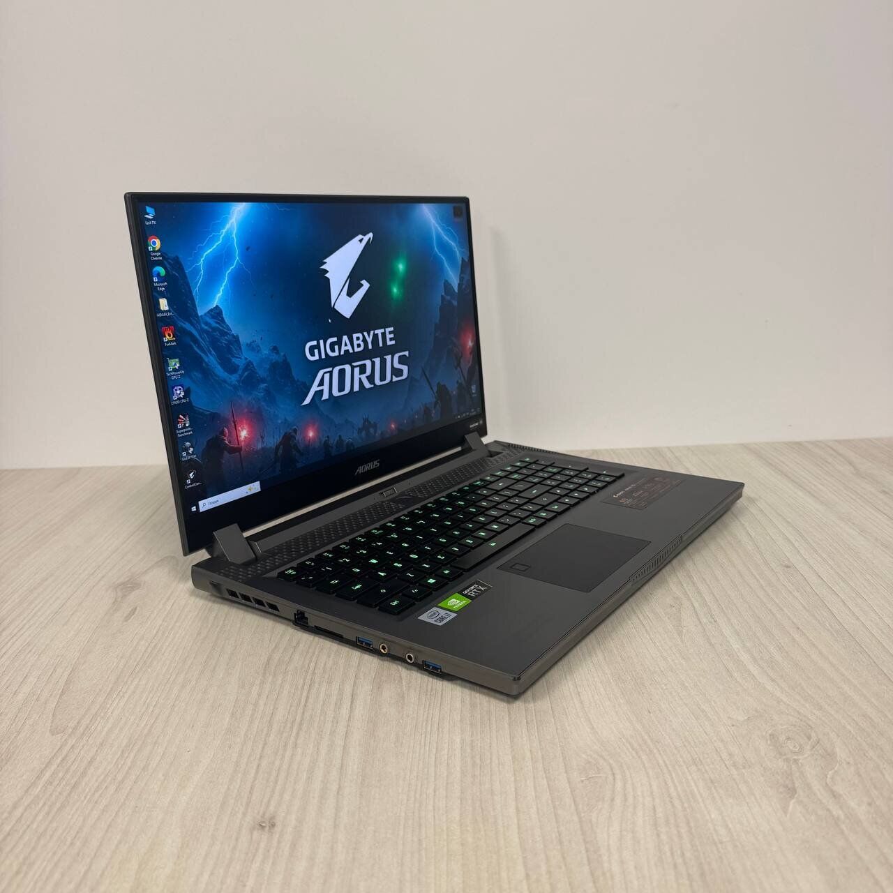 Ігровий ноутбук Gigabyte Aorus 17G XC / 17.3" (1920x1080) IPS / Intel Core i7-10870H (8 (16) ядер по 2.2 - 5.0 GHz) / 32 GB DDR4 / 512 GB SSD NVMe / nVidia GeForce RTX 3070, 8 GB GDDR6, 256-bit / WebCam - Зображення 4