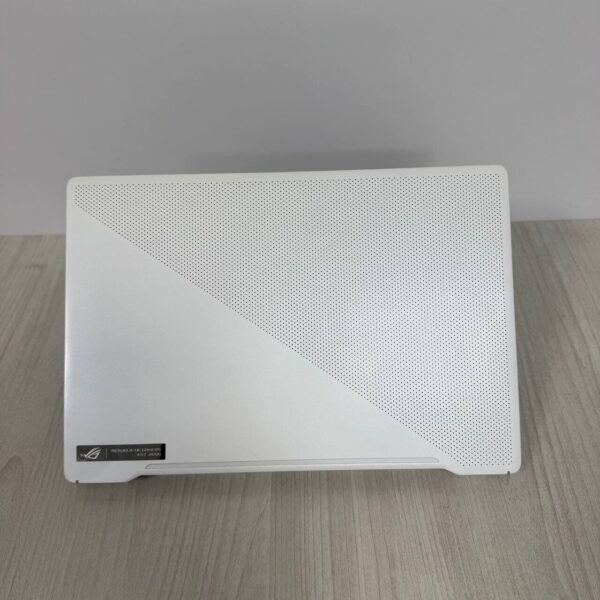 Ігровий ультрабук Б-клас Asus ROG Zephyrus G14 GA401IV / 14" (1920x1080) IPS / AMD Ryzen 9 4900HS (8 (16) ядер по 3.0 - 4.3 GHz) / 16 GB DDR4 / 512 GB SSD NVMe / nVidia GeForce RTX 2060 Max-Q, 6 GB GDDR6, 192-bit - Зображення 3