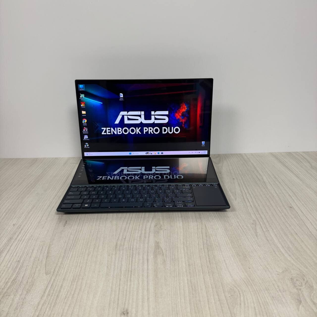Ігровий ноутбук Б-клас Asus ZenBook Pro Duo UX582ZS / 15.6" (3840x2160) OLED / Intel Core i7-11800H (8 (16) ядер по 1.9 - 4.6 GHz) / 32 GB DDR4 / 1000 GB SSD NVMe / nVidia GeForce RTX 3080, 8 GB GDDR6, 256-bit / WebCam - Зображення 2