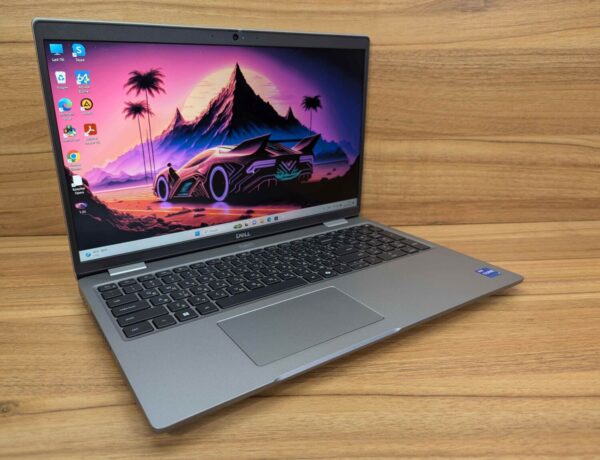 Ультрабук Dell Latitude 5530 / 15.6" (1920x1080) IPS / Intel Core i7-1265U (10 (12) ядер по 3.6 - 4.8 GHz) / 32 GB DDR4 / 512 GB SSD / nVidia GeForce MX550, 2 GB GDDR6, 64-bit / WebCam / Windows 11 - Зображення 4