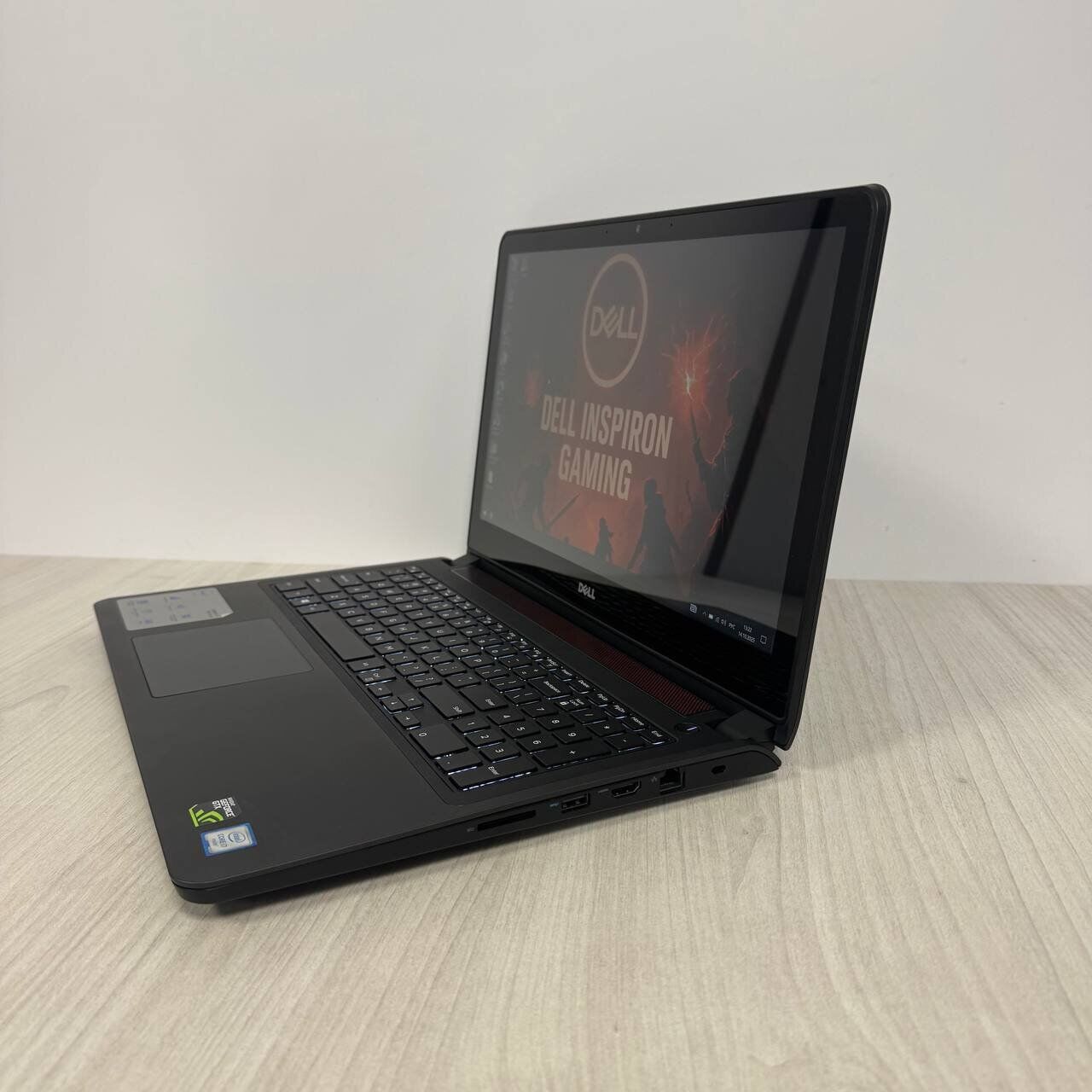 Ігровий ноутбук Dell Inspiron 15 7559 / 15.6" (1920x1080) IPS / Intel Core i7-6700HQ (4 (8) ядра по 2.6 - 3.5 GHz) / 16 GB DDR3 / 256 GB SSD M.2 / nVidia GeForce GTX 960M, 4 GB GDDR5, 128-bit / WebCam - Зображення 5