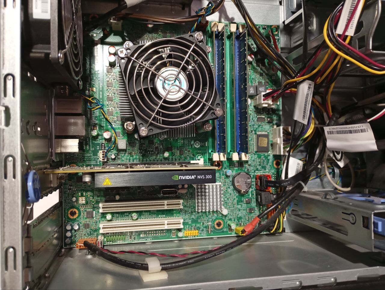 Робоча станція Lenovo ThinkStation E31 Tower / Intel Xeon E3-1230 v2 (4 (8) ядра по 3.3 - 3.7 GHz) / 10 GB DDR3 / 240 GB SSD + 200 GB HDD / nVidia NVS 300, 512 MB DDR3, 64-bit - Зображення 7