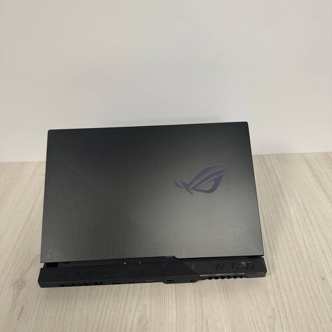 Ігровий ноутбук Б-клас Asus ROG Strix G15 Advantage Edition G513QY / 15.6" (1920x1080) IPS / AMD Ryzen 9 5900HX (8 (16) ядер по 3.3 - 4.6 GHz) / 16 GB DDR4 / 512 GB SSD NVMe / AMD Radeon RX 6800M, 12 GB GDDR6, 192-bit - Зображення 3