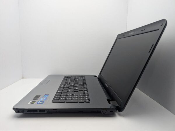 Ноутбук Medion Akoya P7624 / 17.3" (1600x900) TN / Intel Core i5-2450M (2 (4) ядра по 2.5 - 3.1 GHz) / 6 GB DDR3 / 320 GB HDD / nVidia GeForce GT 630M, 1 GB GDDR3, 128-bit / WebCam / АКБ не держит - Зображення 5
