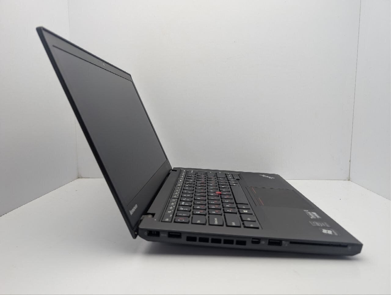 Ноутбук Lenovo ThinkPad T440s / 14" (1600x900) TN / Intel Core i5-4300U (2 (4) ядра по 1.9 - 2.9 GHz) / 8 GB DDR3 / 256 GB SSD / Intel HD Graphics 4400 / WebCam - Зображення 4