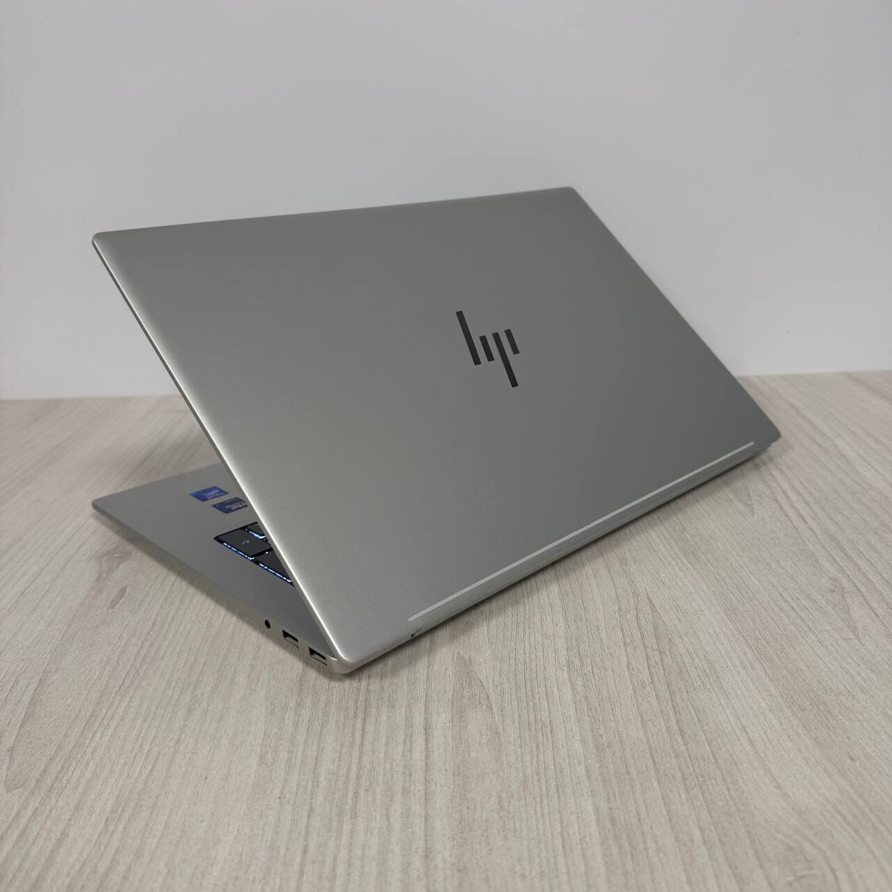 Ультрабук Б-клас HP Envy 17-da0047nr / 17.3" (1920x1080) IPS Touch / Intel Core Ultra 7 155H (16 (22) ядер по 3.8 - 4.8 GHz) / 16 GB DDR5 / 512 GB SSD NVMe / Intel Arc Graphics / WebCam - Зображення 6
