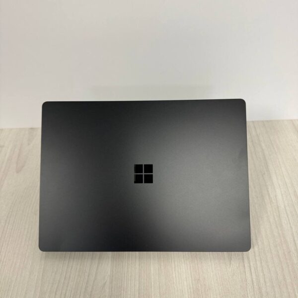 Ультрабук Б-клас Microsoft Surface Laptop 4 / 13.5" (2256x1504) IPS Touch / AMD Ryzen 5 4680U (6 (12) ядер по 2.2 - 4.0 GHz) / 16 GB DDR4 / 256 GB SSD NVMe / AMD Radeon RX Vega 7 Graphics / WebCam - Зображення 3
