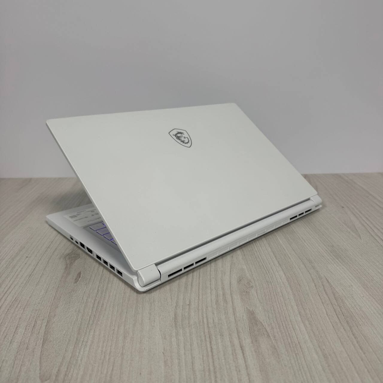 Ігровий ноутбук MSI Stealth 15M A11UEK White / 15.6" (1920x1080) IPS / Intel Core i7-11375H (4 (8) ядра по 3.0 - 5.0 GHz) / 32 GB DDR4 / 1000 GB SSD NVMe / nVidia GeForce RTX 3060, 6 GB GDDR6, 192-bit / WebCam - Зображення 6