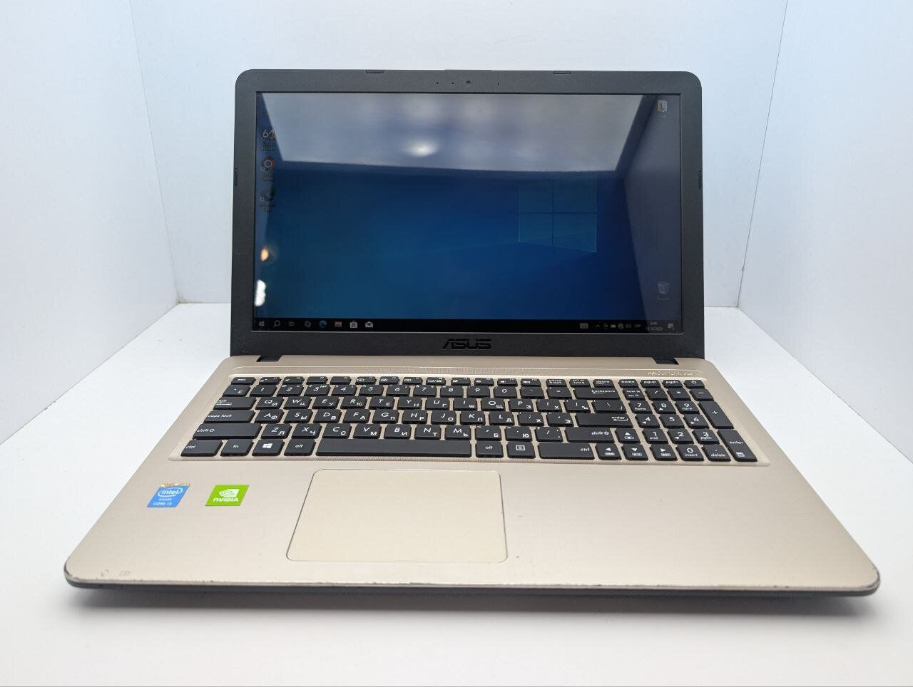 Ноутбук Asus F540L / 15.6" (1366x768) TN / Intel Core i3-4005U (2 (4) ядра по 1.7 GHz) / 8 GB DDR3 / 240 GB SSD / nVidia GeForce 920M, 2 GB GDDR3, 64-bit / WebCam - Зображення 2