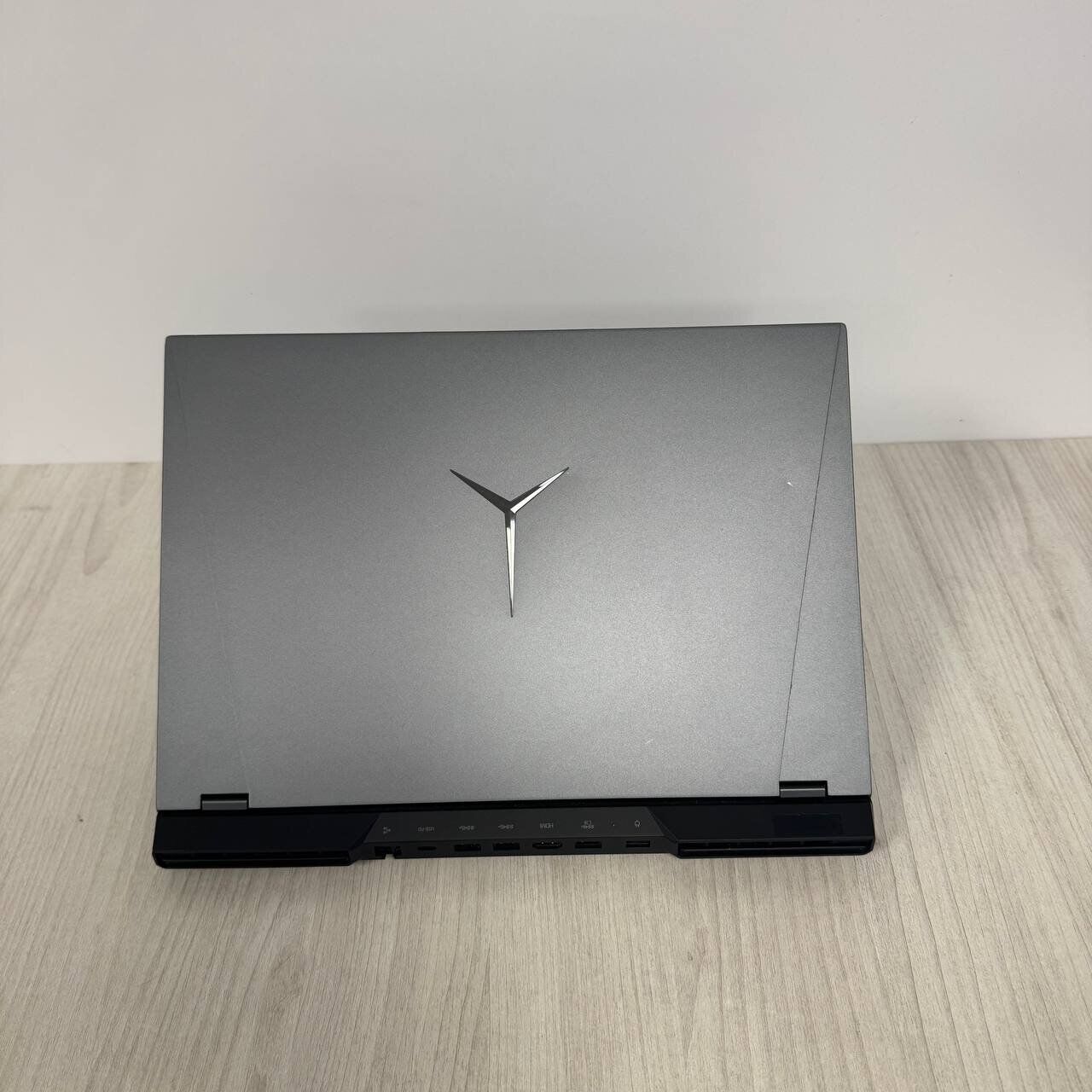 Ігровий ноутбук Б-клас Lenovo Legion 5 Pro 16ACH6H / 16" (2560x1600) IPS / AMD Ryzen 9 5900HX (8 (16) ядер по 3.3 - 4.6 GHz) / 16 GB DDR4 / 512 GB SSD NVMe / nVidia GeForce RTX 3070, 8 GB GDDR6, 256-bit / WebCam - Зображення 3