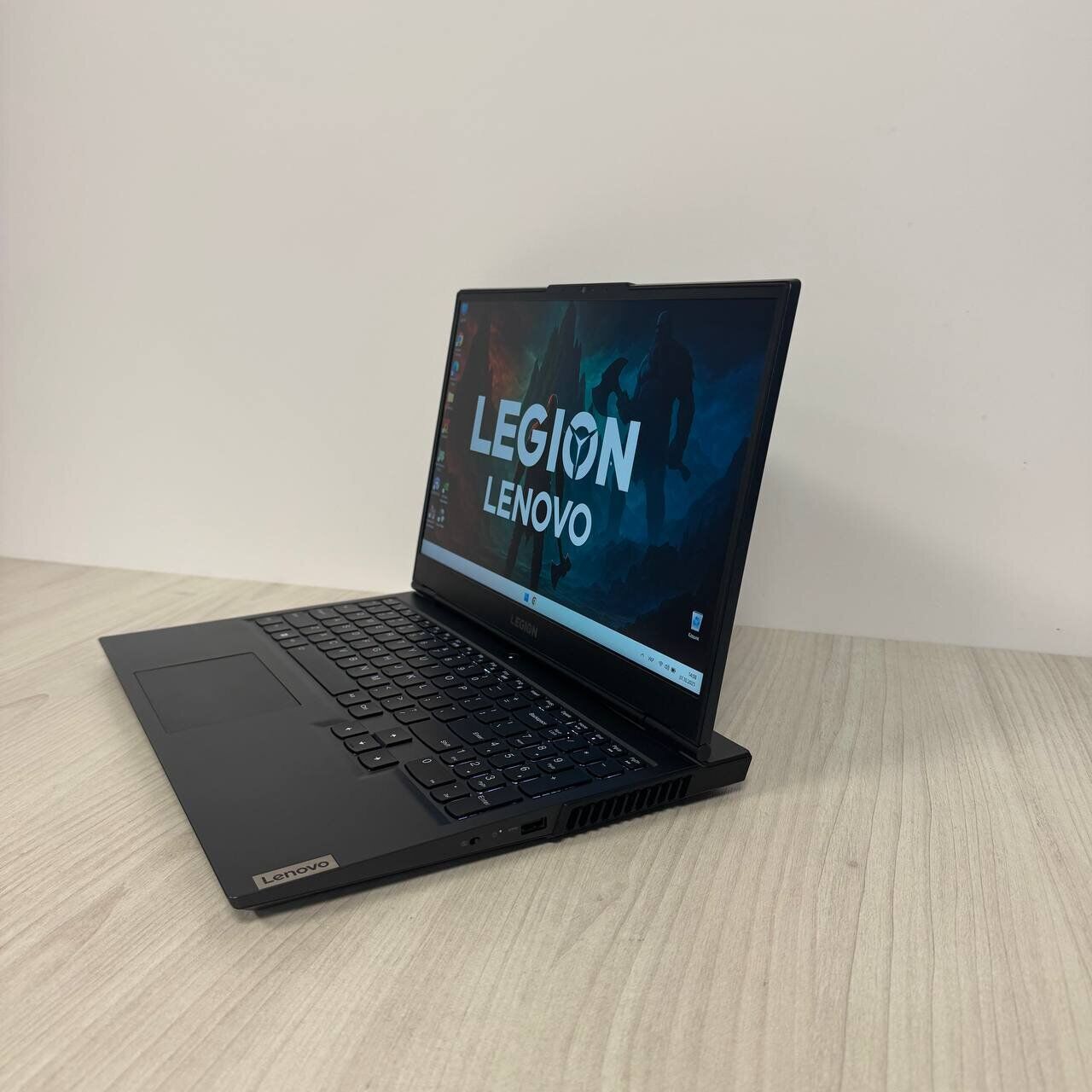 Ігровий ноутбук Lenovo Legion 5 Pro 16ITH6H / 16" (1920x1200) IPS / Intel Core i7-11800H (8 (16) ядер по 2.3 - 4.6 GHz) / 16 GB DDR4 / 512 GB SSD NVMe / nVidia GeForce RTX 3070, 8 GB GDDR6, 256-bit / WebCam - Зображення 5