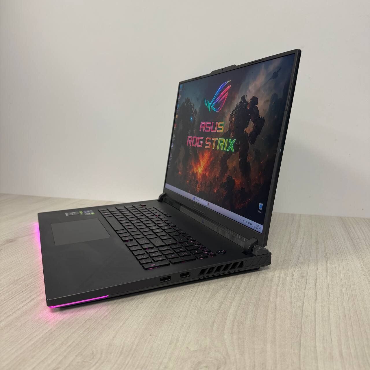 Ігровий ноутбук Б-клас Asus ROG Strix G18 G814JZ / 18" (2560x1600) IPS / Intel Core i9-13980HX (24 (32) ядра по 2.2 - 5.5 GHz) / 32 GB DDR5 / 512 GB SSD NVMe / nVidia GeForce RTX 4080, 12 GB GDDR6, 192-bit / WebCam - Зображення 5