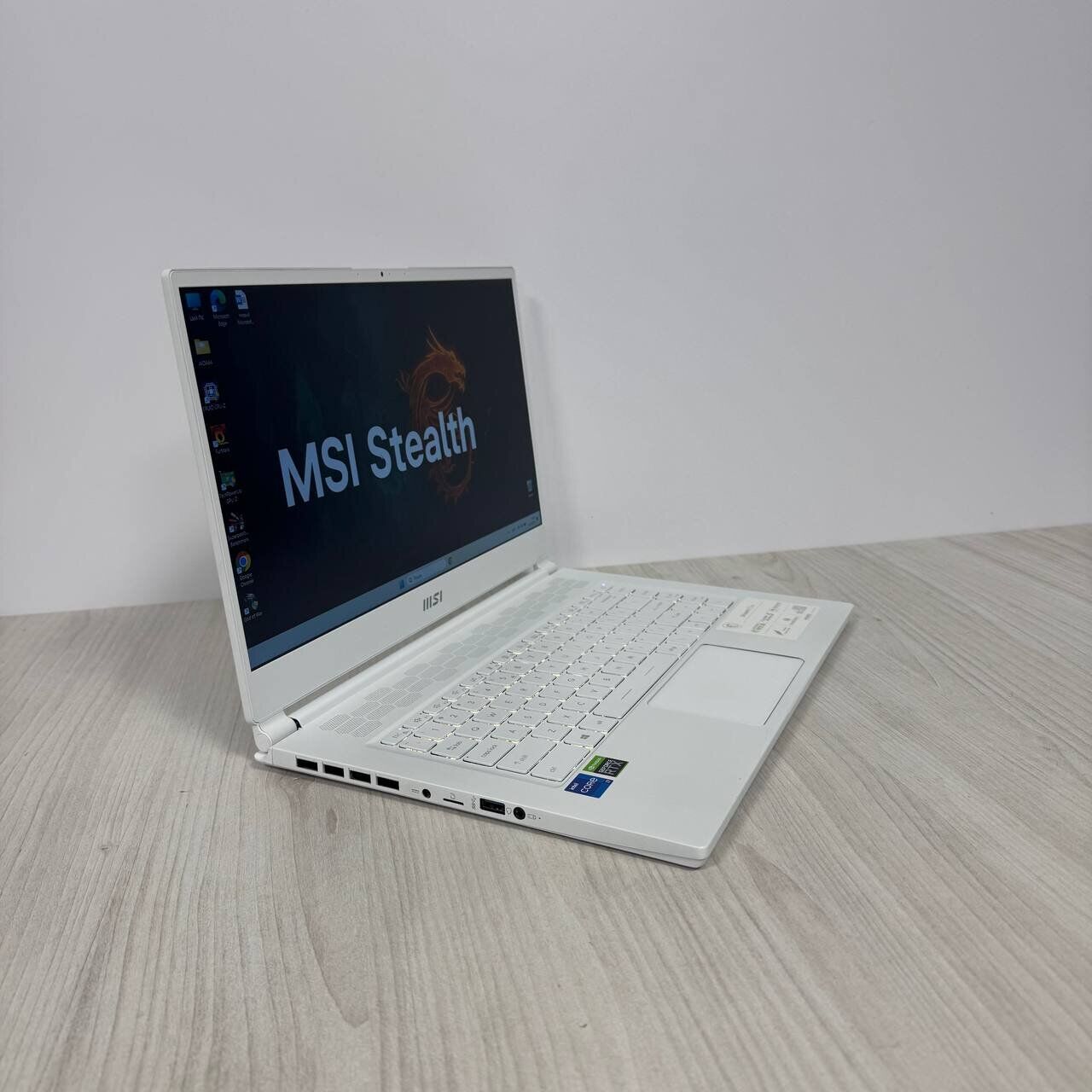 Ігровий ноутбук MSI Stealth 15M A11UEK White / 15.6" (1920x1080) IPS / Intel Core i7-11375H (4 (8) ядра по 3.0 - 5.0 GHz) / 32 GB DDR4 / 1000 GB SSD NVMe / nVidia GeForce RTX 3060, 6 GB GDDR6, 192-bit / WebCam - Зображення 4