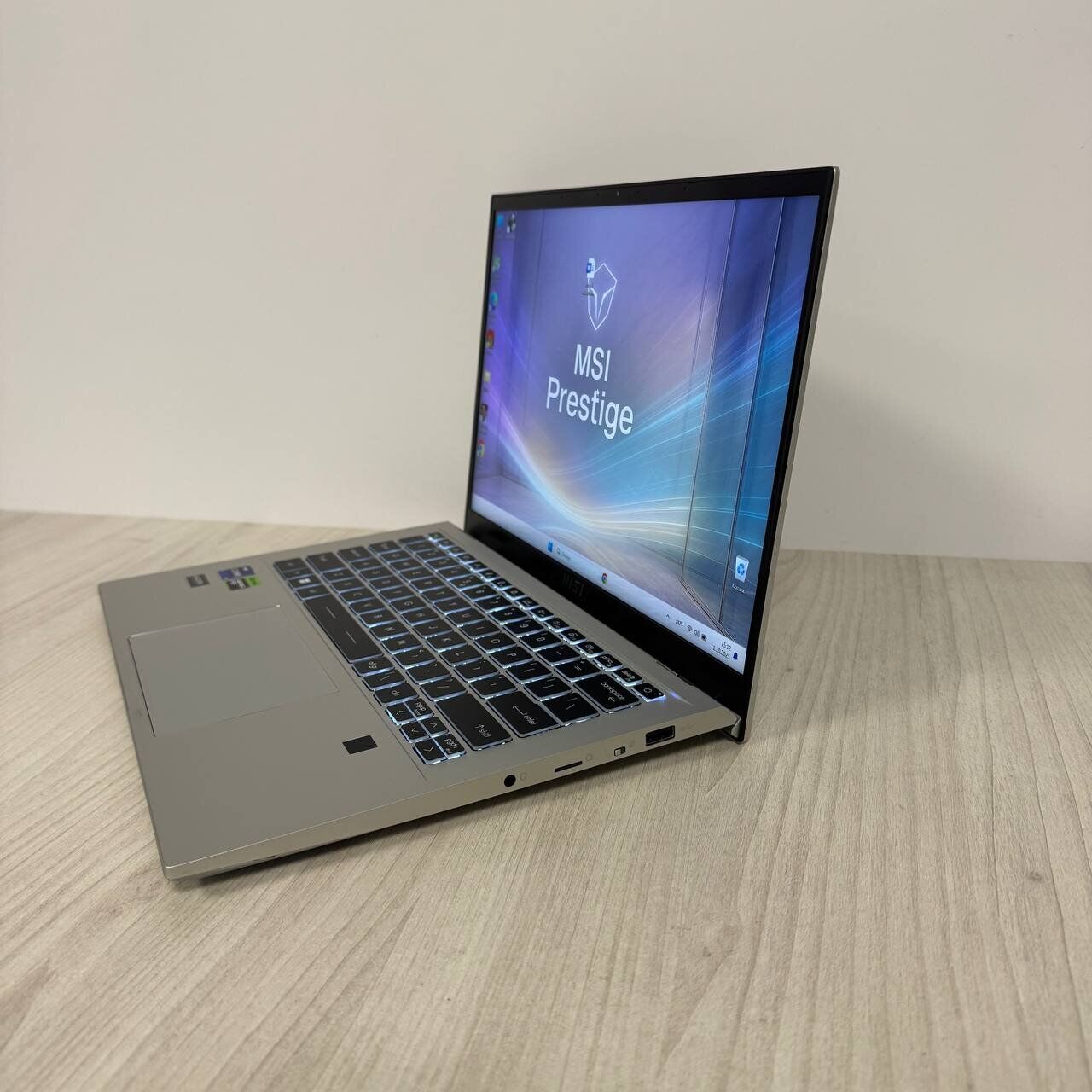 Ігровий ультрабук MSI Prestige 14 H B13UCX / 14" (1920x1200) IPS / Intel Core i9-13900H (14 (20) ядер по 2.6 - 5.4 GHz) / 32 GB DDR5 / 512 GB SSD NVMe / nVidia GeForce RTX 2050, 4 GB GDDR6, 64-bit / WebCam - Зображення 5