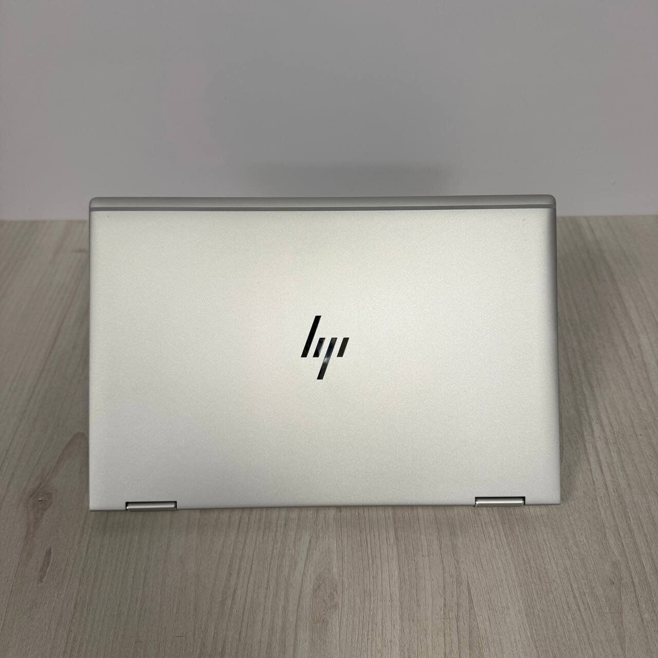Ультрабук-трансформер HP EliteBook x360 1040 G6 / 14" (1920x1080) IPS Touch / Intel Core i5-8265U (4 (8) ядра по 1.6 - 3.9 GHz) / 16 GB DDR3 / 256 GB SSD M.2 / Intel UHD Graphics / WebCam - Зображення 3