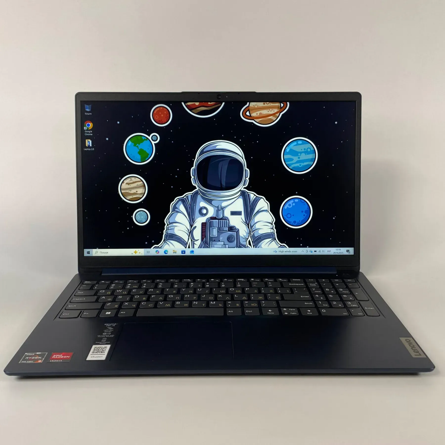 Ультрабук Lenovo IdeaPad 1 15AMN7 / 15.6" (1920x1080) IPS / AMD Ryzen 3 7320U (4 (8) ядра по 2.4 - 4.1 GHz) / 8 GB DDR5 / 256 GB SSD / AMD Radeon 610M / WebCam / HDMI - Зображення 2