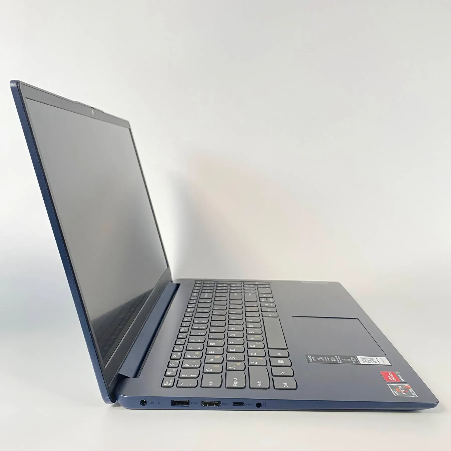 Ультрабук Lenovo IdeaPad 1 15AMN7 / 15.6" (1920x1080) IPS / AMD Ryzen 3 7320U (4 (8) ядра по 2.4 - 4.1 GHz) / 8 GB DDR5 / 256 GB SSD / AMD Radeon 610M / WebCam / HDMI - Зображення 4