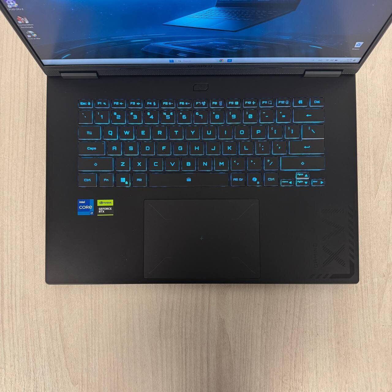 Ігровий ноутбук Gigabyte Gaming A16 CVH / 16" (2560x1600) IPS / Intel Core i7-13620H (10 (16) ядер по 2.4 - 4.9 GHz) / 32 GB DDR5 / 1000 GB SSD NVMe / nVidia GeForce RTX 5060, 8 GB GDDR7, 128-bit / WebCam - Зображення 7