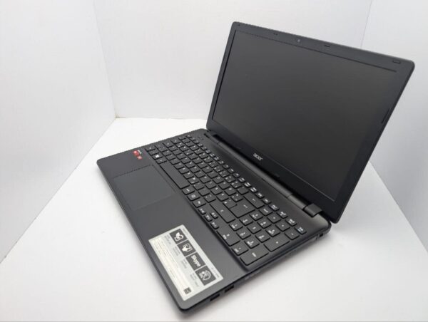 Ноутбук Acer Aspire E5-521 / 15.6" (1366x768) TN / AMD A6-6310 (4 ядра по 1.8 - 2.4 GHz) / 8 GB DDR3 / 240 GB SSD / AMD Radeon R4 Graphics / WebCam - Зображення 5