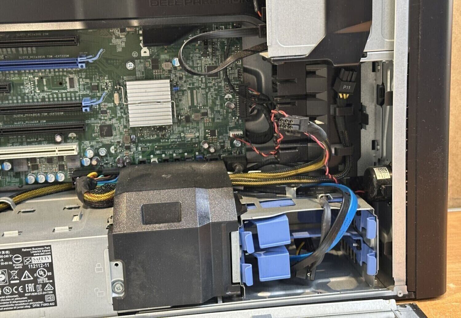 Ігровий ПК Dell Precision 5810 Tower / Intel Xeon E5-1630 v4 (4 (8) ядра по 3.7 - 4.0 GHz) / 32 GB DDR4 ECC / 240 GB SSD / nVidia GeForce GTX 1050, 2 GB GDDR5, 128-bit / 685W / DVD-RW - Зображення 10