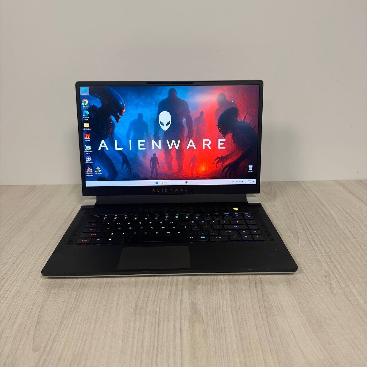 Ігровий ноутбук Б-клас Dell Alienware X15 R1 White / 15.6" (1920x1080) IPS / Intel Core i7-11800H (8 (16) ядер по 2.3 - 4.6 GHz) / 16 GB DDR4 / 512 GB SSD NVMe / nVidia GeForce RTX 3070, 8 GB GDDR6, 256-bit / WebCam - Зображення 2