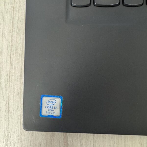 Мобільна робоча станція Б-клас Lenovo ThinkPad P15 Gen 1 / 15.6" (1920x1080) IPS / Intel Core i7-8850H (6 (12) ядер по 2.6 - 4.3 GHz) / 16 GB DDR4 / 256 GB SSD NVMe / nVidia Quadro P1000, 4 GB GDDR5, 128-bit / WebCam - Зображення 8