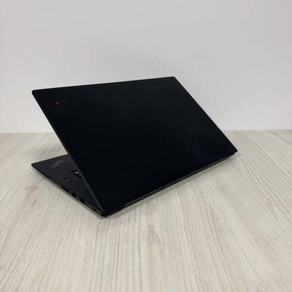 Мобільна робоча станція Б-клас Lenovo ThinkPad P15 Gen 1 / 15.6" (1920x1080) IPS / Intel Core i7-8850H (6 (12) ядер по 2.6 - 4.3 GHz) / 16 GB DDR4 / 256 GB SSD NVMe / nVidia Quadro P1000, 4 GB GDDR5, 128-bit / WebCam - Зображення 6