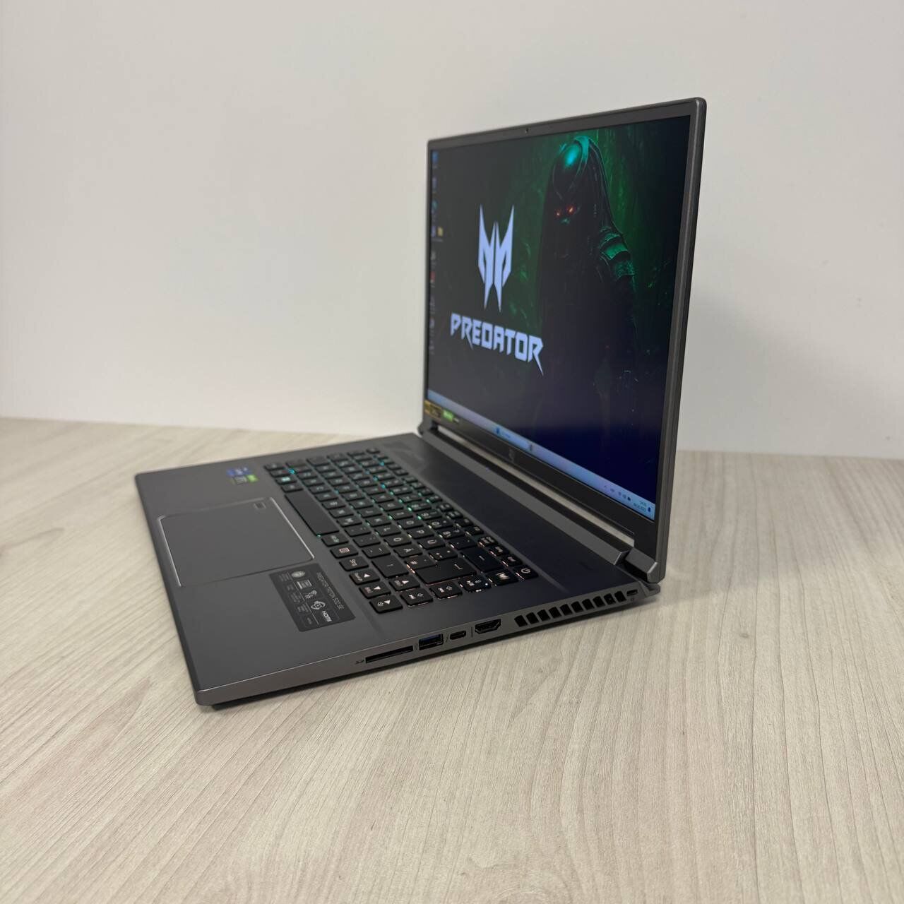 Ігровий ноутбук Acer Predator Triton 500 SE PT516-52s / 16" (2560x1600) IPS / Intel Core i7-12700H (14 (20) ядер по 2.3 - 4.7 GHz) / 16 GB DDR5 / 1000 GB SSD NVMe / nVidia GeForce RTX 3070 Ti, 8 GB GDDR6, 256-bit / WebCam - Зображення 5