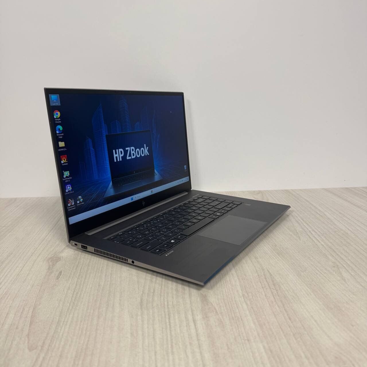 Мобільна рабоча станція HP ZBook Studio G7 / 15.6" (1920x1080) IPS / Intel Core i7-10850H (6 (12) ядер по 2.7 - 5.1 GHz) / 32 GB DDR4 / 512 GB SSD NVMe / nVidia Quadro RTX 4000 Max-Q, 8 GB GDDR6, 256-bit / WebCam - Зображення 4