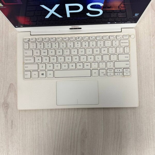 Ультрабук Б-клас Dell XPS 9370 Rose Gold / 13.3" (1920x1080) IPS / Intel Core i5-8250U (4 (8) ядра по 1.6 - 3.4 GHz) / 16 GB DDR3 / 256 GB SSD NVMe / Intel UHD Graphics 620 / WebCam - Зображення 7