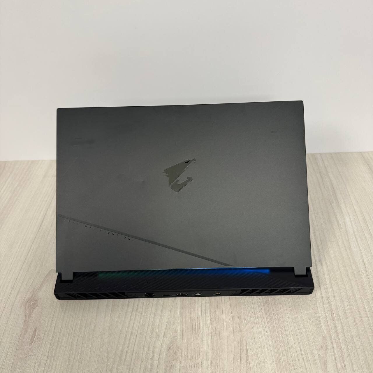 Ігровий ноутбук Б-клас Gigabyte Aorus 15 X5LF / 15.6" (1920x1080) IPS / Intel Core i5-13500H (12 (16) ядер по 3.5 - 4.7 GHz) / 16 GB DDR5 / 512 GB SSD / nVidia GeForce RTX 4050, 6 GB GDDR6, 96-bit / WebCam - Зображення 3