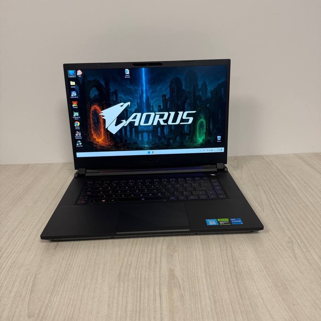 Ігровий ноутбук Б-клас Gigabyte Aorus 15 X5LF / 15.6" (1920x1080) IPS / Intel Core i5-13500H (12 (16) ядер по 3.5 - 4.7 GHz) / 16 GB DDR5 / 512 GB SSD / nVidia GeForce RTX 4050, 6 GB GDDR6, 96-bit / WebCam - Зображення 2