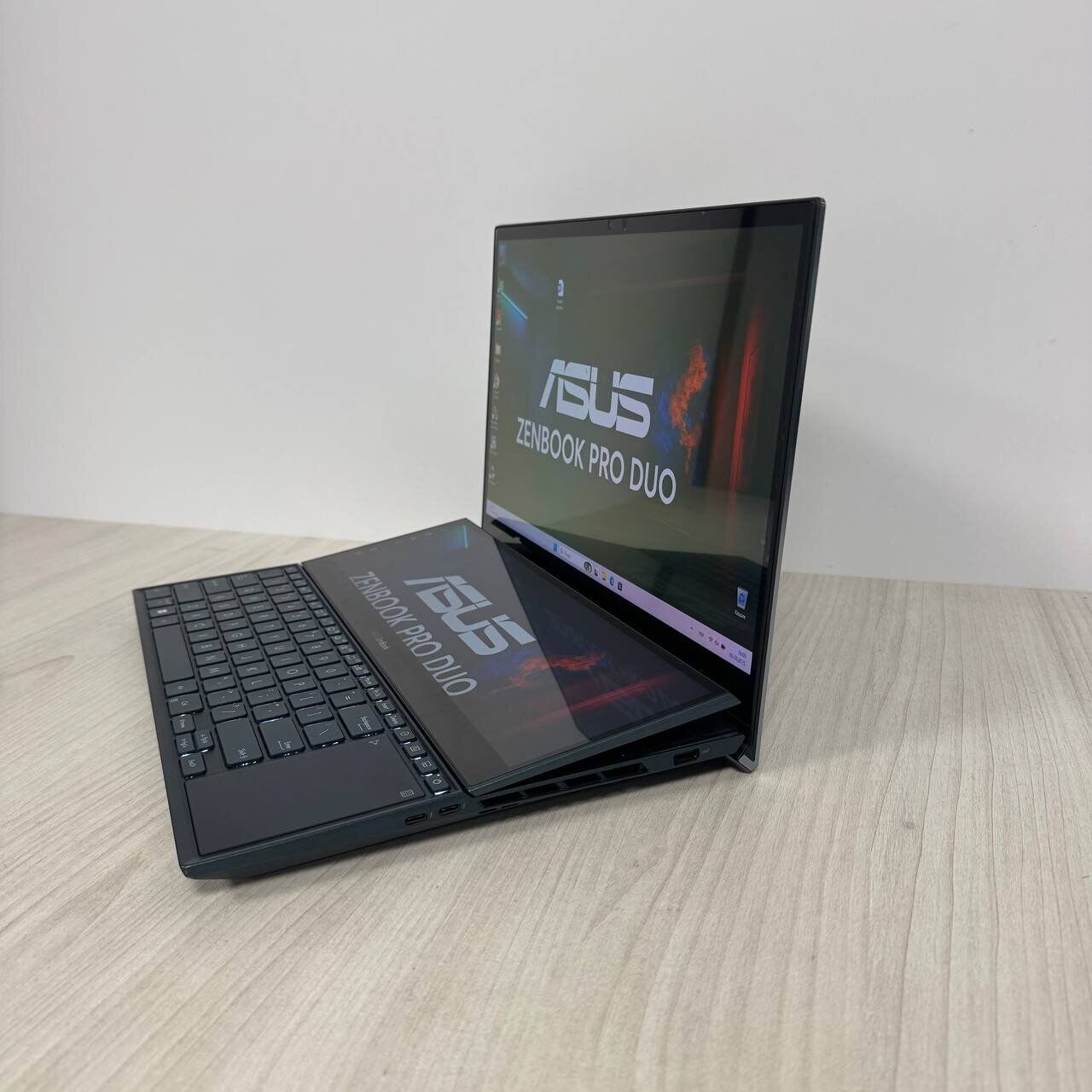 Ігровий ноутбук Б-клас Asus ZenBook Pro Duo UX582ZS / 15.6" (3840x2160) OLED / Intel Core i7-11800H (8 (16) ядер по 1.9 - 4.6 GHz) / 32 GB DDR4 / 1000 GB SSD NVMe / nVidia GeForce RTX 3080, 8 GB GDDR6, 256-bit / WebCam - Зображення 5