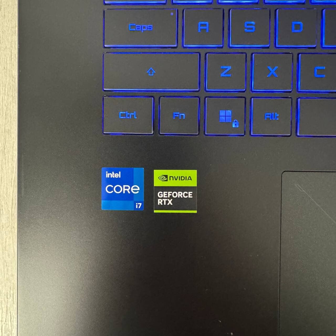 Ігровий ноутбук Gigabyte Gaming A16 CVH / 16" (2560x1600) IPS / Intel Core i7-13620H (10 (16) ядер по 2.4 - 4.9 GHz) / 32 GB DDR5 / 1000 GB SSD NVMe / nVidia GeForce RTX 5060, 8 GB GDDR7, 128-bit / WebCam - Зображення 8