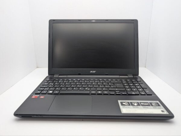 Ноутбук Acer Aspire E5-521 / 15.6" (1366x768) TN / AMD A6-6310 (4 ядра по 1.8 - 2.4 GHz) / 8 GB DDR3 / 240 GB SSD / AMD Radeon R4 Graphics / WebCam - Зображення 3