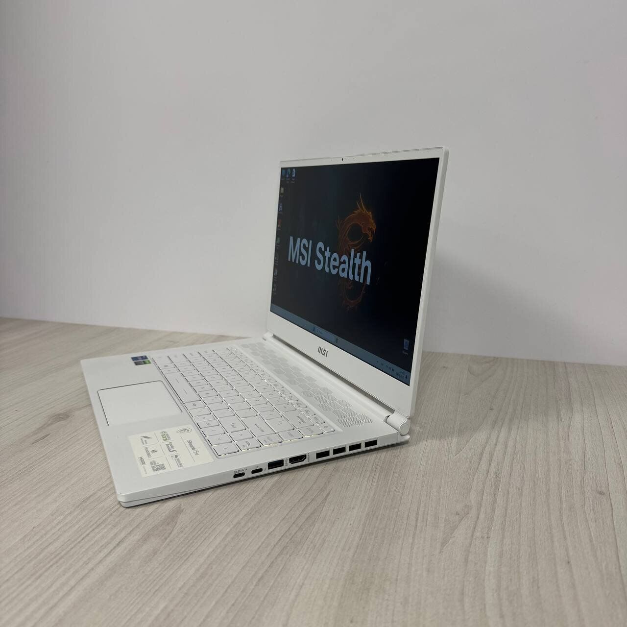 Ігровий ноутбук MSI Stealth 15M A11UEK White / 15.6" (1920x1080) IPS / Intel Core i7-11375H (4 (8) ядра по 3.0 - 5.0 GHz) / 32 GB DDR4 / 1000 GB SSD NVMe / nVidia GeForce RTX 3060, 6 GB GDDR6, 192-bit / WebCam - Зображення 5