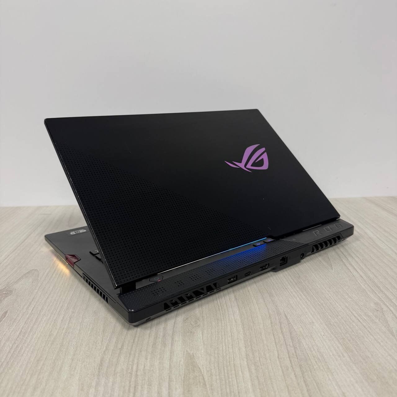 Ігровий ноутбук Б-клас Asus ROG Strix Scar G533QR / 15.6" (1920x1080) IPS / AMD Ryzen 9 5900HX (8 (16) ядер по 3.3 - 4.6 GHz) / 16 GB DDR4 / 512 GB SSD NVMe / nVidia GeForce RTX 3070, 8 GB GDDR6, 256-bit - Зображення 6