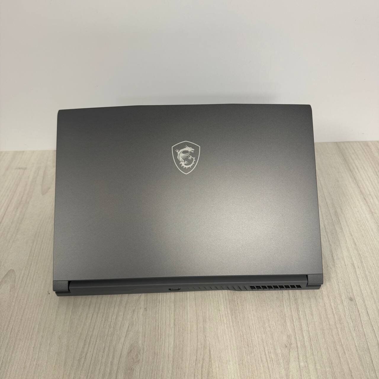 Ігровий ноутбук MSI Thin 15 B13VE / 15.6" (1920x1080) IPS / Intel Core i5-13420H (8 (12) ядер по 3.4 - 4.6 GHz) / 16 GB DDR4 / 512 GB SSD NVMe / nVidia GeForce RTX 4050, 6 GB GDDR6, 96-bit / WebCam - Зображення 3