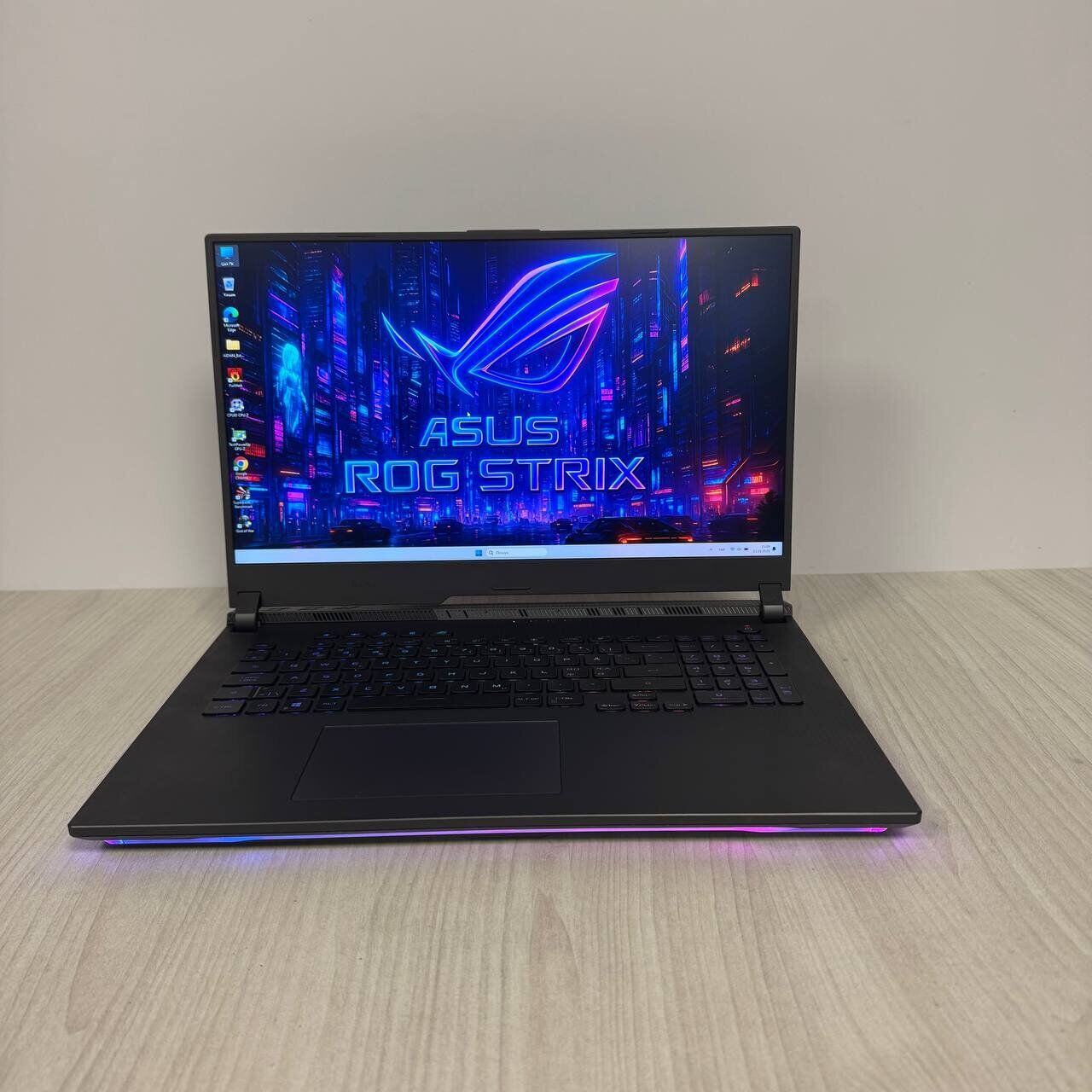 Ігровий ноутбук Б-клас Asus ROG Strix G17 G713QR / 17.3" (1920x1080) IPS / AMD Ryzen 9 5900HX (8 (16) ядер по 3.3 - 4.6 GHz) / 16 GB DDR4 / 512 GB SSD NVMe / nVidia GeForce RTX 3070, 8 GB GDDR6, 256-bit - Зображення 2