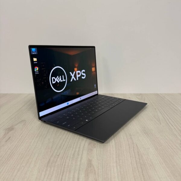 Ультрабук Dell XPS 13 Plus 9320 / 13.4" (3456x2160) OLED Touch / Intel Core i5-1240P (12 (16) ядер по 1.7 - 4.4 GHz) / 16 GB DDR5 / 512 GB SSD NVMe / Intel Iris Xe Graphics / WebCam - Зображення 4
