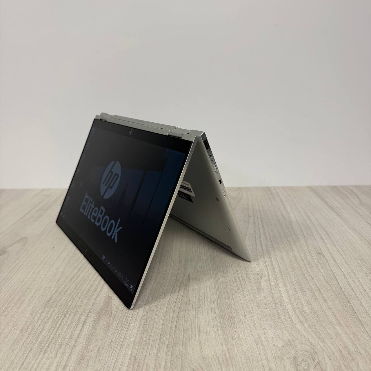 Ультрабук-трансформер HP EliteBook x360 1040 G6 / 14" (1920x1080) IPS Touch / Intel Core i5-8265U (4 (8) ядра по 1.6 - 3.9 GHz) / 16 GB DDR3 / 256 GB SSD M.2 / Intel UHD Graphics / WebCam - Зображення 7