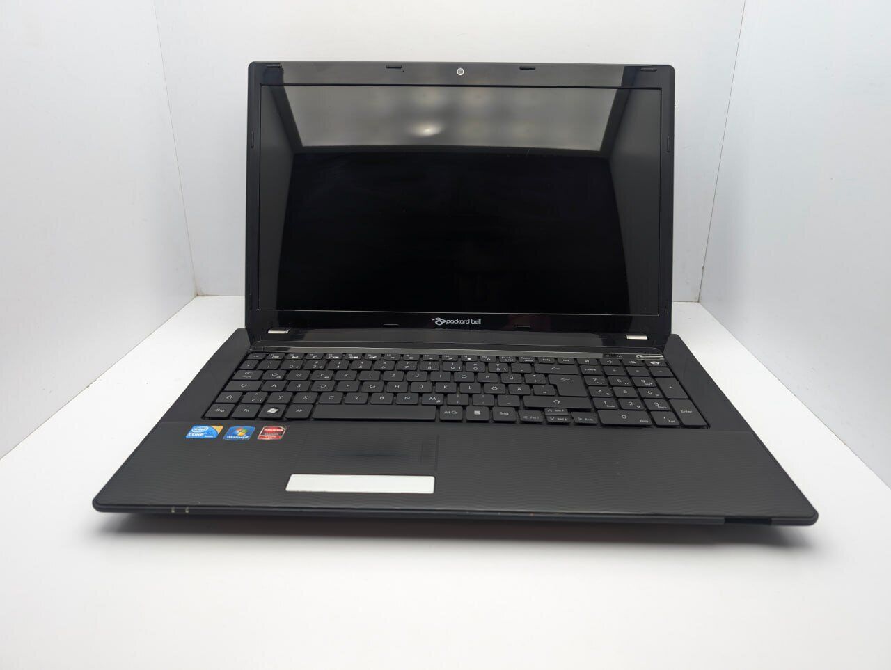Ноутбук Packard Bell Easynote LM85 / 17.3" (1600x900) TN / Intel Core i3-370M (2 (4) ядра по 2.4 GHz) / 6 GB DDR3 / 500 GB HDD / AMD Radeon HD 5650, 1 GB GDDR3, 128-bit / WebCam / DVD-ROM - Зображення 3