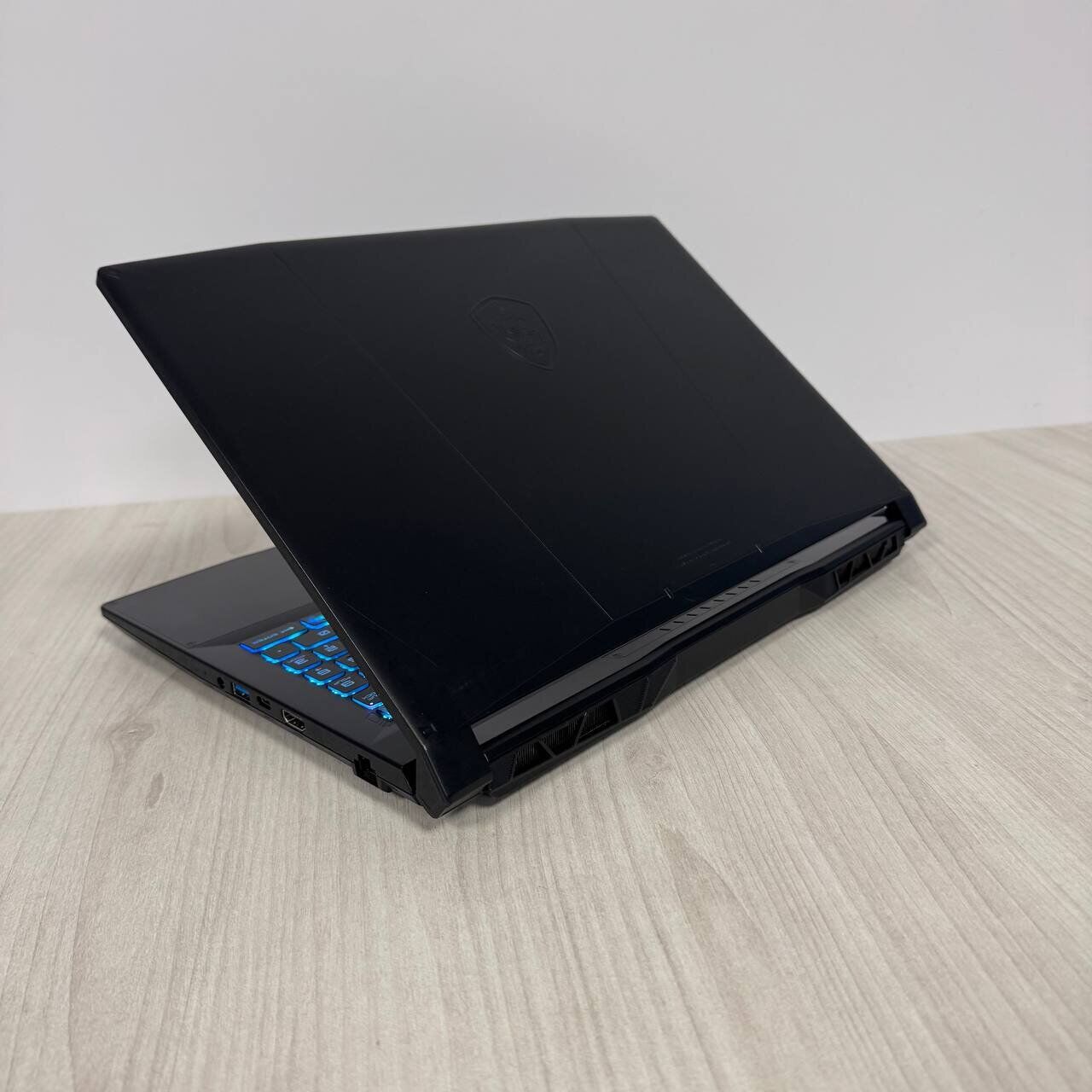 Ігровий ноутбук Б-клас MSI Katana 15 B12VGK / 15.6" (1920x1080) IPS / Intel Core i7-12650H (10 (16) ядер по 3.5 - 4.7 GHz) / 16 GB DDR5 / 1000 GB SSD NVMe / nVidia GeForce RTX 4070, 8 GB GDDR6, 128-bit / WebCam - Зображення 6