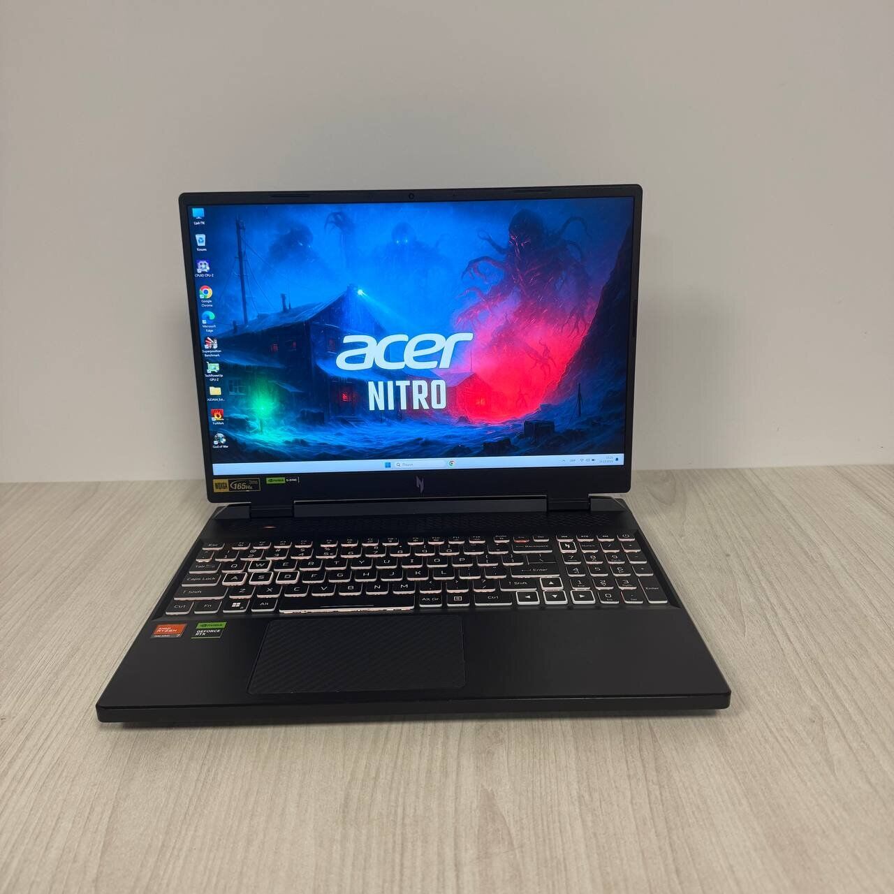 Ігровий ноутбук Б-клас Acer Nitro 16 AN16-41 / 16" (2560x1600) IPS / AMD Ryzen 7 7840HS (8 (16) ядер по 3.8 - 5.1 GHz) / 32 GB DDR5 / 1000 GB SSD NVMe / nVidia GeForce RTX 4070, 8 GB GDDR6, 128-bit / WebCam - Зображення 2