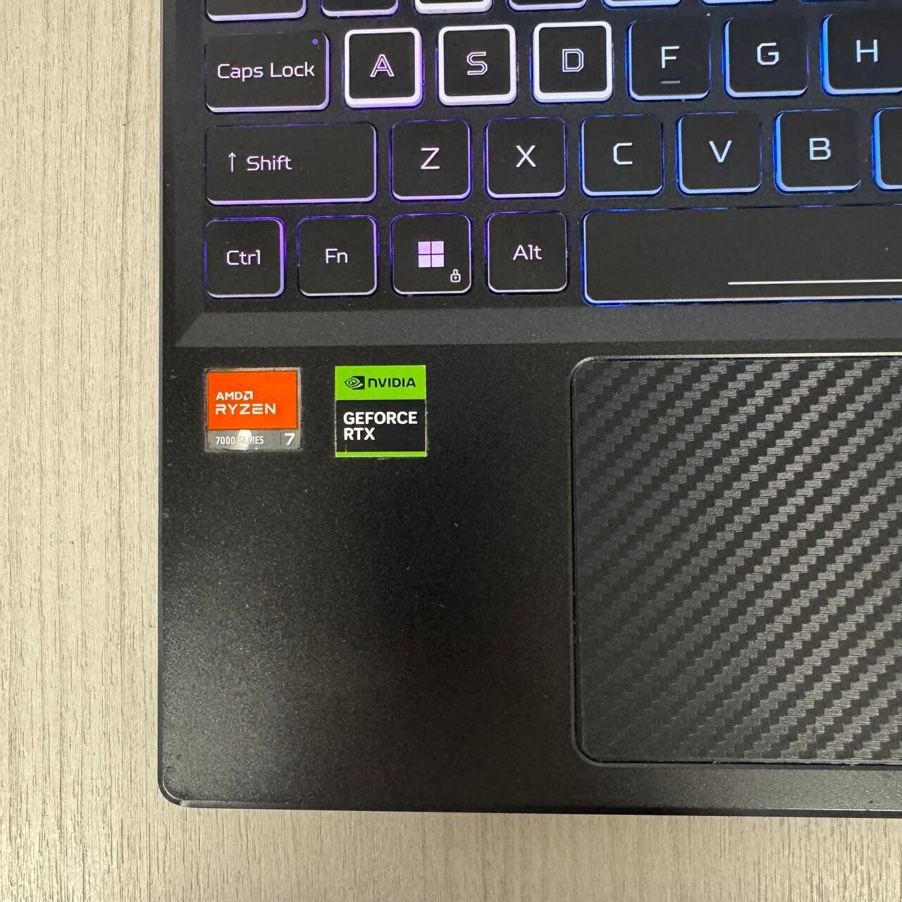 Ігровий ноутбук Б-клас Acer Nitro 16 AN16-41 / 16" (2560x1600) IPS / AMD Ryzen 7 7840HS (8 (16) ядер по 3.8 - 5.1 GHz) / 32 GB DDR5 / 1000 GB SSD NVMe / nVidia GeForce RTX 4070, 8 GB GDDR6, 128-bit / WebCam - Зображення 8