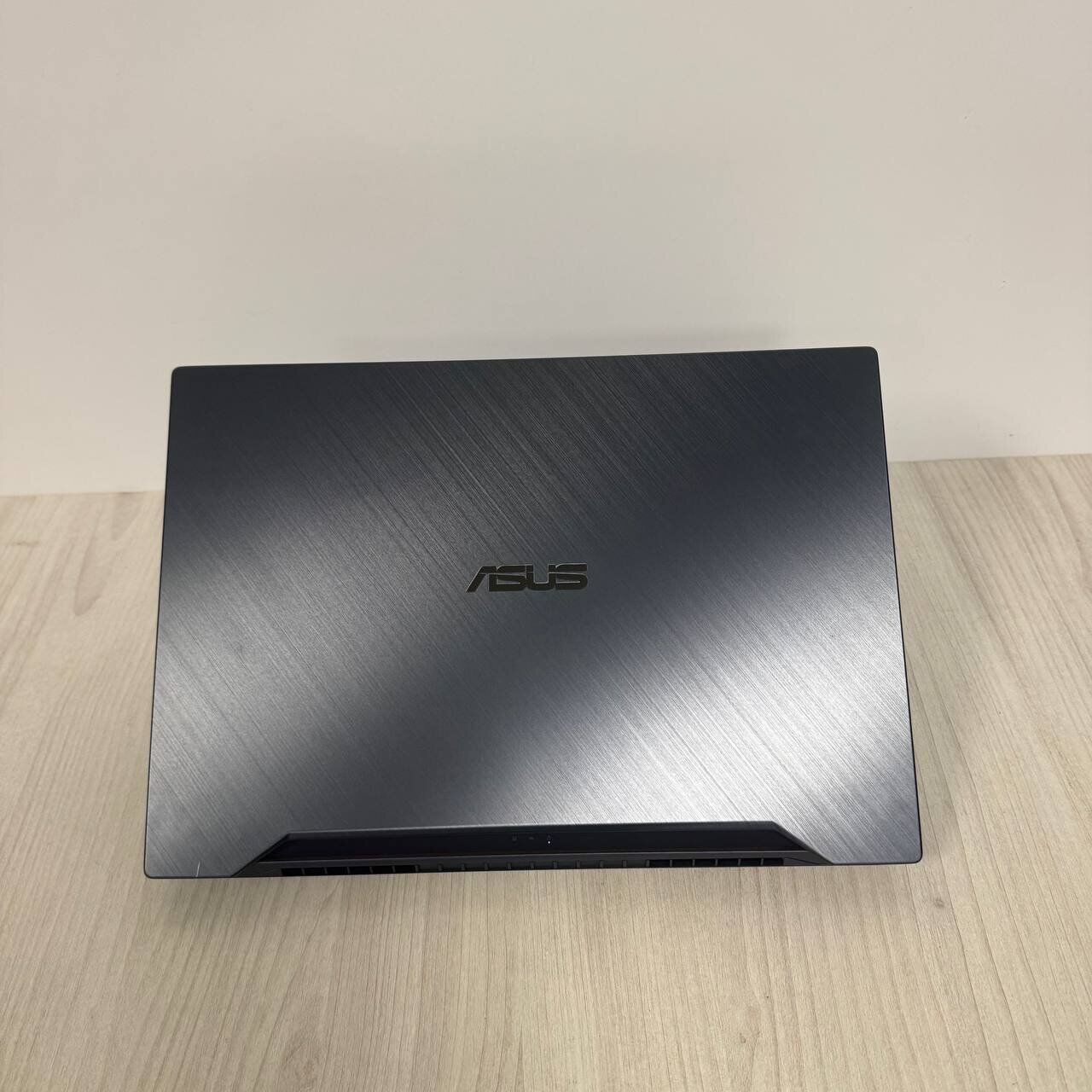 Ігровий ноутбук Asus ProArt StudioBook 15 H500GVA / 15.6" (3840x2160) IPS / Intel Core i7-9750H (6 (12) ядер по 2.6 - 4.5 GHz) / 16 GB DDR4 / 512 GB SSD NVMe / nVidia GeForce RTX 2060, 6 GB GDDR6, 192-bit - Зображення 3