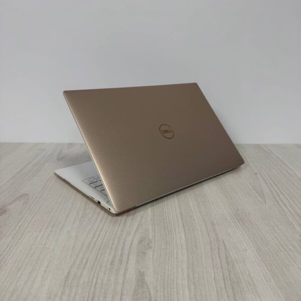 Ультрабук Б-клас Dell XPS 9370 Rose Gold / 13.3" (1920x1080) IPS / Intel Core i5-8250U (4 (8) ядра по 1.6 - 3.4 GHz) / 16 GB DDR3 / 256 GB SSD NVMe / Intel UHD Graphics 620 / WebCam - Зображення 6