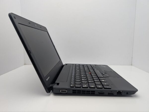 Нетбук Б-клас Lenovo ThinkPad X121e / 12.1" (1366x768) TN / AMD E-450 (2 ядра по 1.65 GHz) / 6 GB DDR3 / 120 GB SSD / AMD Radeon HD 6320 Graphics / WebCam / АКБ не тримає - Зображення 4