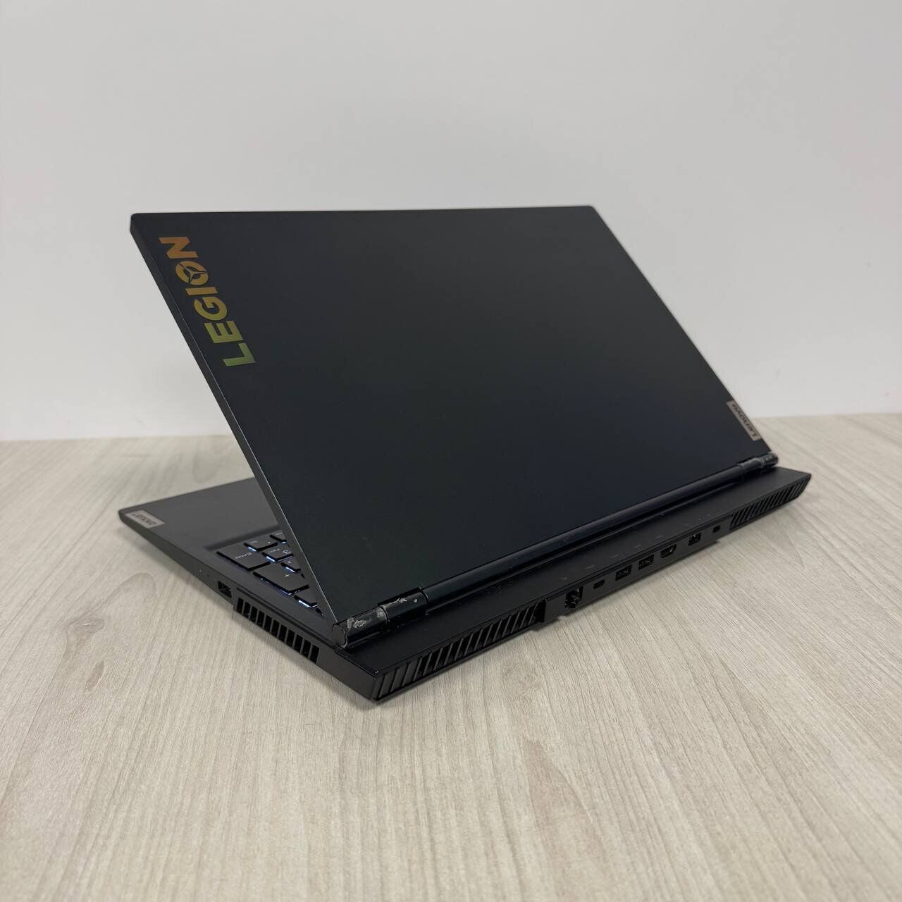 Ігровий ноутбук Б-клас Lenovo Legion 5 15ARH05H / 15.6" (1920x1080) IPS / AMD Ryzen 7 4800H (8 (16) ядер по 2.9 - 4.2 GHz) / 16 GB DDR4 / 512 GB SSD NVMe / nVidia GeForce RTX 2060, 6 GB GDDR6, 192-bit / WebCam - Зображення 6
